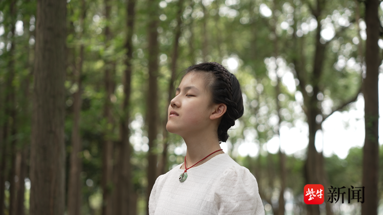 她用手指反, 无锡市文明 她用手指反, 无锡市文明