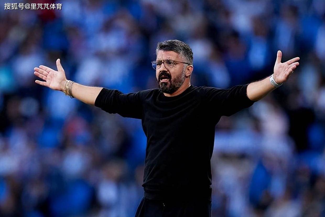 青年球队的, 萨里严厉地 青年球队的, 萨里严厉地